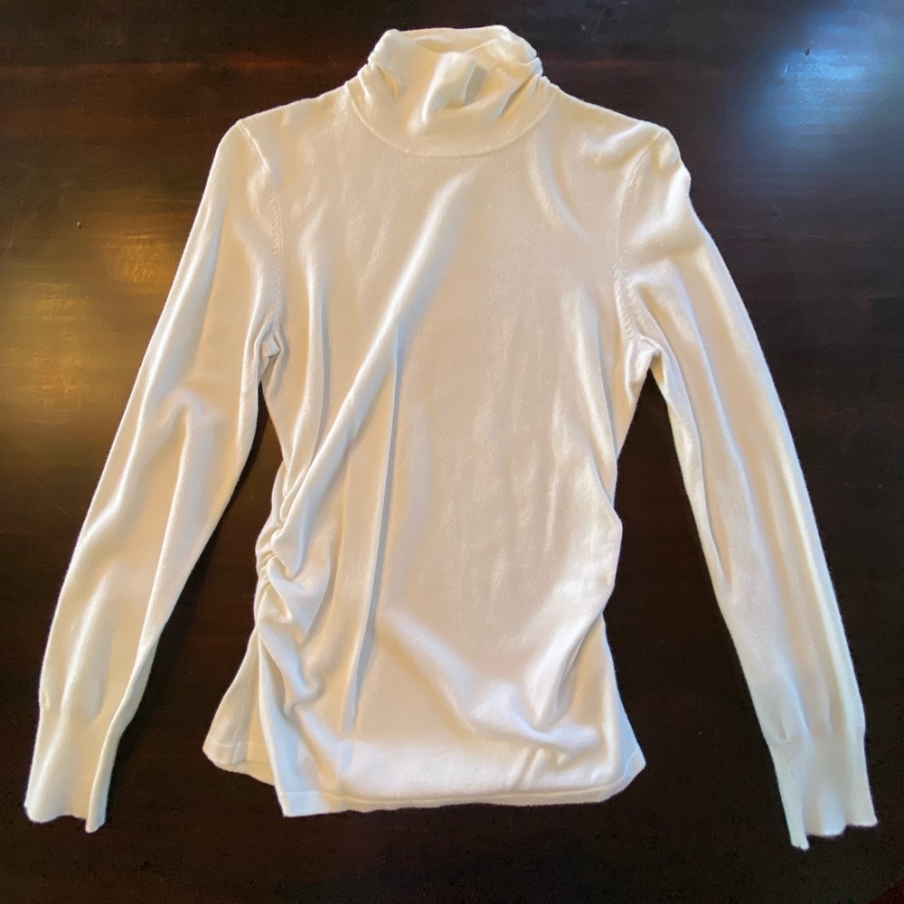 Kenneth Cole New York Elegant Women’s Cream Knit Turtleneck Top, size small